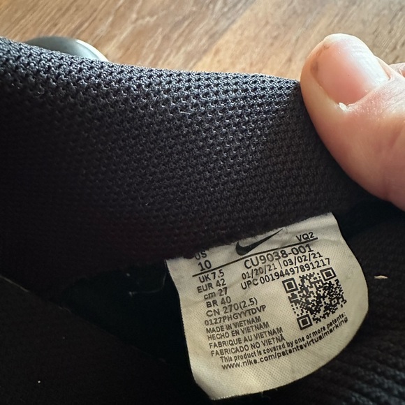 Women’s Nike Sneakers - 10 - Picture 3 of 9